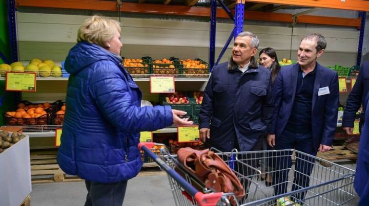 Президент РТ посетил гипермаркет Казани с проверкой наличия продуктов питания