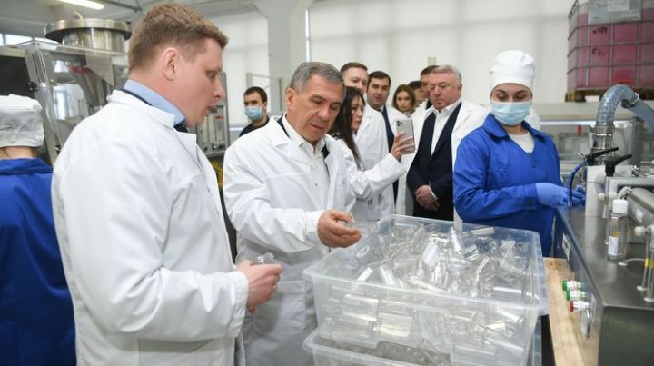 Президент Татарстана призвал не допускать завышение цен на антисептики
