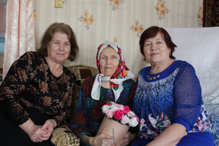 Зоя Иванова из Новошешминска отметила 90-летие