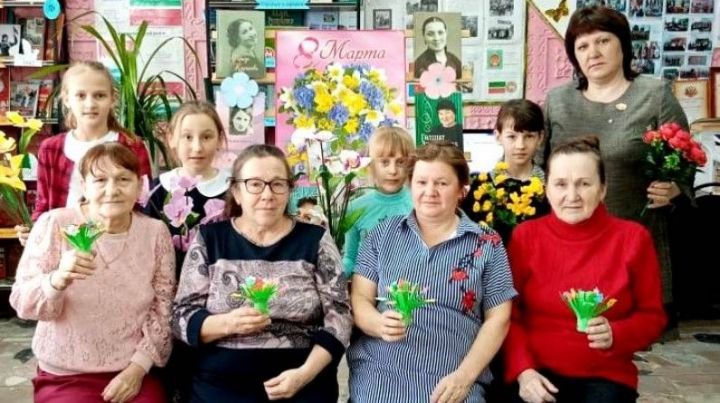 На праздник «Весенняя капель» в Утяшкино пригласили бабушек и внучек