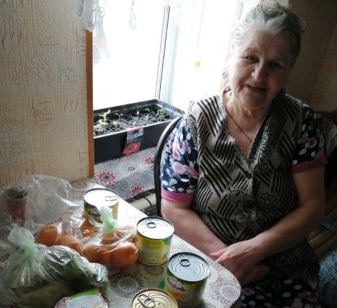 Социальные работники поддерживают  пожилых людей Новошешминского района