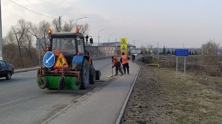Дорожники благоустраивают улицы Новошешминска