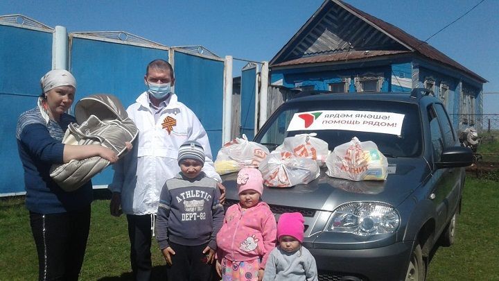 В Новошешминском районе семьи с четырьмя детьми получили продуктовые пакеты