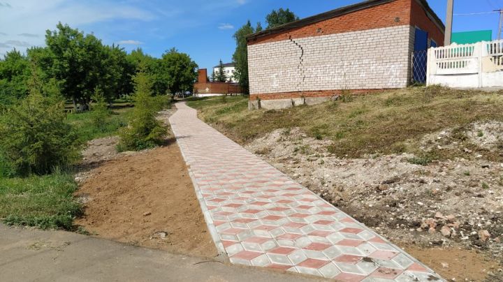В Новошешминском парке «Татарстан» проложили брусчатый тротуар