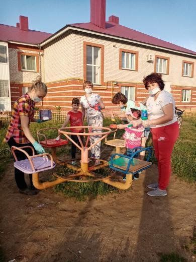 Необычный подарок детям от жителей дома в Новошешминске