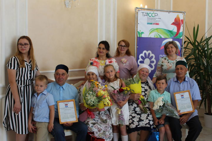 В День семьи, любви и верности в Новошешминском районе прошло чествование семей-юбиляров.