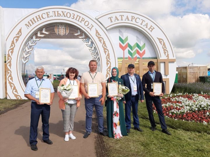 Начинающие фермеры из Новошешминского района получили гранты из рук министра