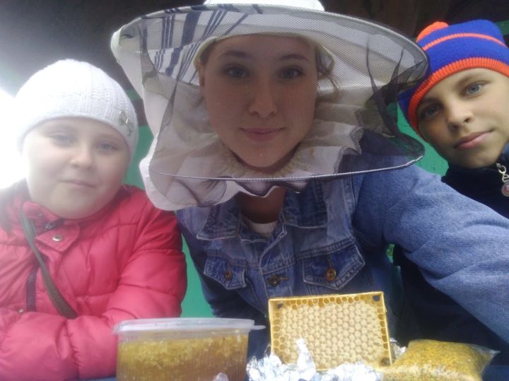 Работники культуры села Азеево рассказали односельчанам о пользе меда