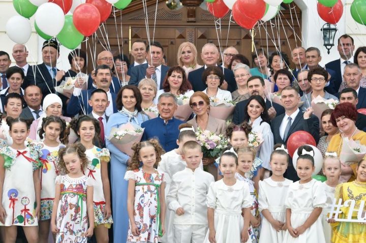 В Казанском Кремле прошло чествование лучших семей Татарстана с участием Президента РТ Рустама Минниханова