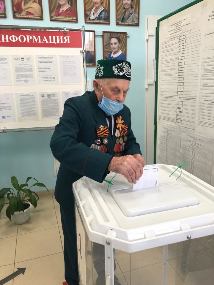 Участие в выборах новошешминский ветеран Великой Отечественной войны Ханиф Зарипов считает делом чести