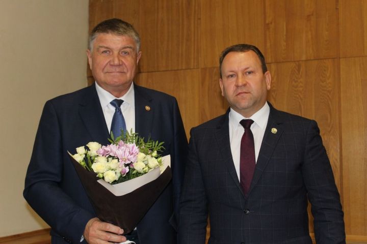 Вячеслав Козлов вновь избран главой Новошешминского района