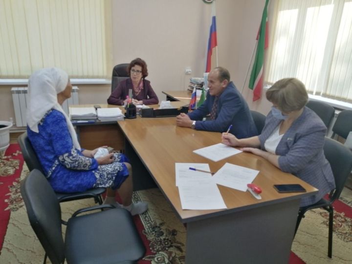 4 сентября в административном здании Шахмайкинского СП депутат Госсовета РТ Алсу Тарханова провела прием граждан