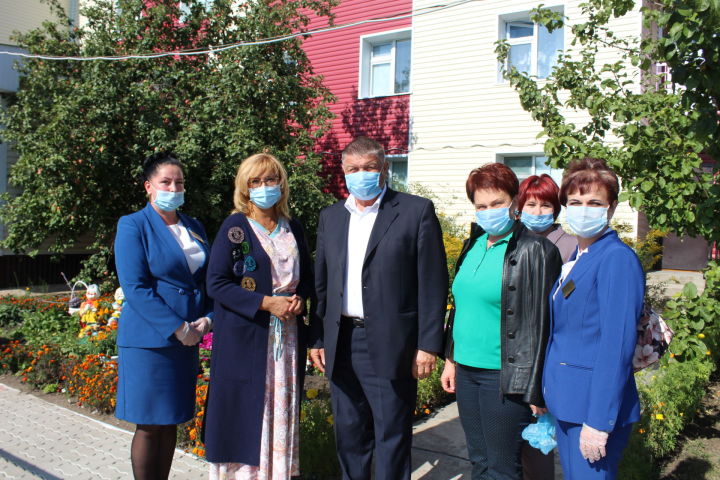 В Новошешминском районе с рабочим визитом побывала министр Эльмира Зарипова