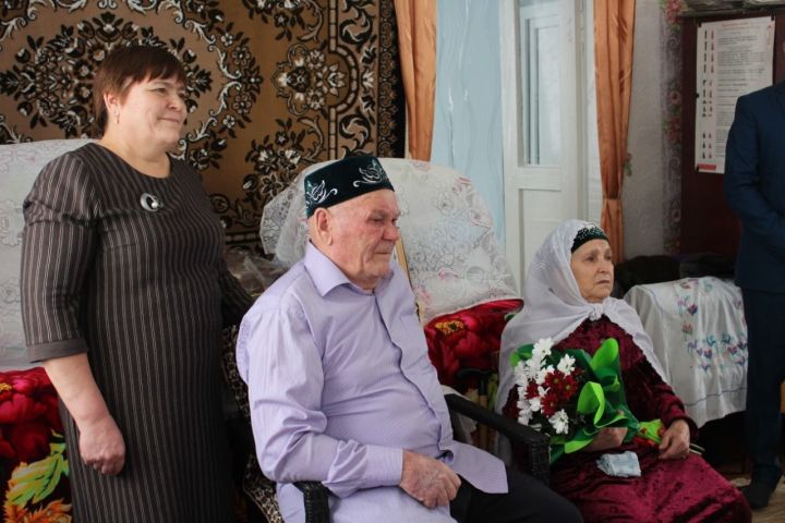 Супруги Халит и Флюра Галяутдиновы из Простых Челнов отметили 60-летие совместной жизни