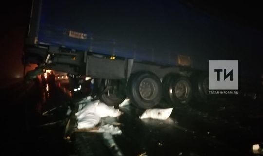 ДТП под Челнами: водителя грузовика насмерть засыпало сахаром