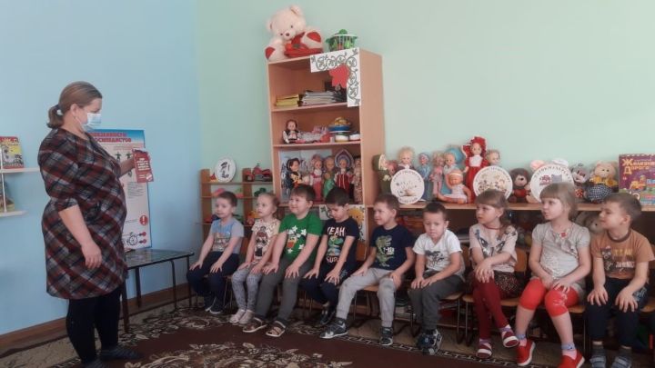 Воспитанникам Новошешминского детсада и школы рассказали о защите прав потребителей