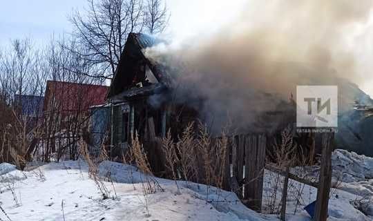 В Татарстане на пожаре в заброшенном доме обнаружили обгоревшее тело женщины