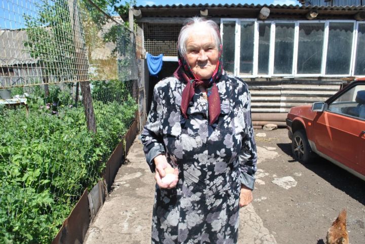 Бүген Әдәмсә авылында гомер итүче Карпова Мария Тимофеевнага 90 яшь тула