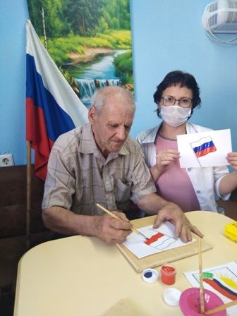 В Новошешминском доме-интернате отметили   День Российского флага