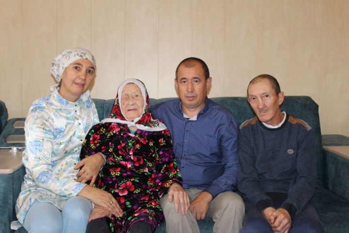 10 сентября отметила 90-летие труженица тыла Мусаббиха Сагировна Тагирова из Тубылгы Тау