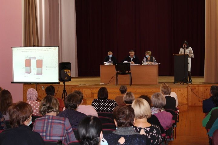 В Новошешминском районе на выездном совещании обсуждены итоги финхоздеятельности за 8 месяцев