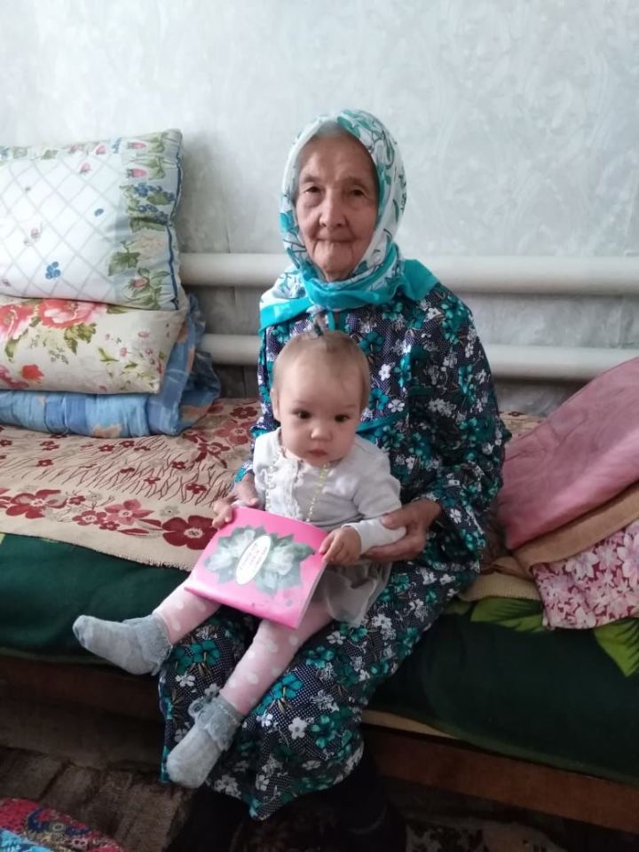 Амине апе или бабе Ане Нурхаметовой из Акбуре  9 сентября исполнилось 90 лет