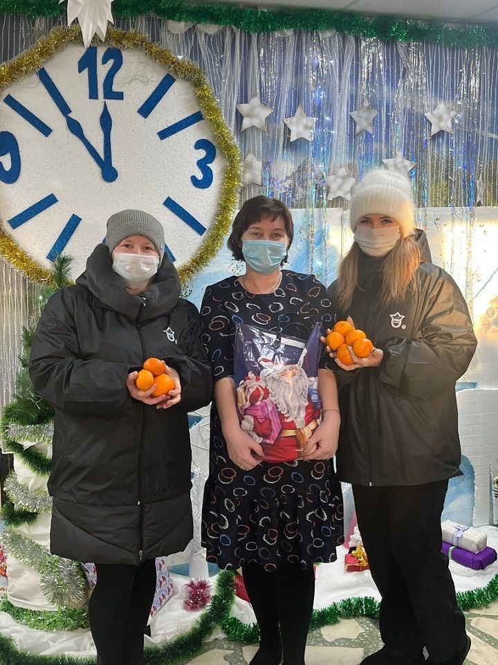 «Твори добро»: проживающим Новошешминского дома-интерната принесли новогодние гостинцы