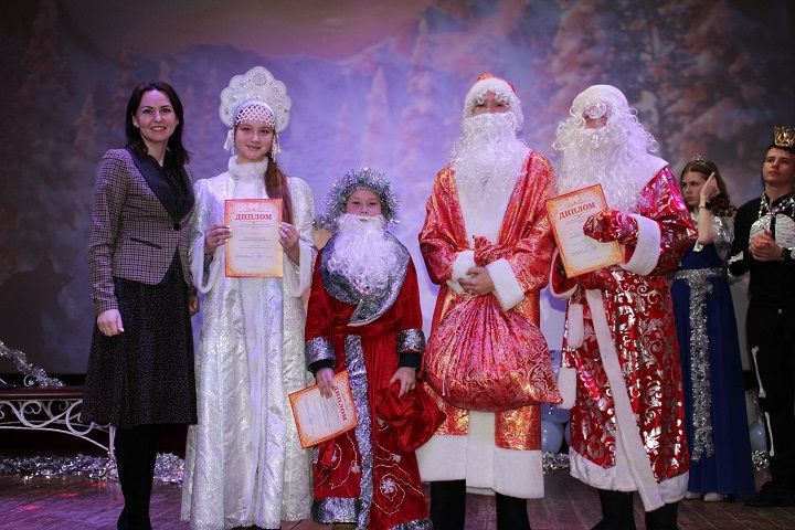 27 декабря в РДК прошла Елка главы района для 300 одаренных детей (фоторепортаж)