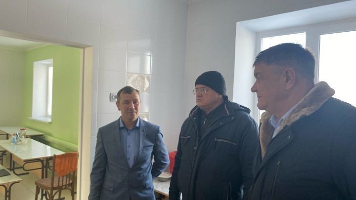 Глава Новошешминского района проинспектировал объекты капитального ремонта в селе Зиреклы