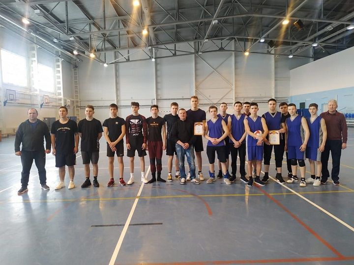 В Новошешминском районе определены лучшие команды волейболистов среди юношей и девушек
