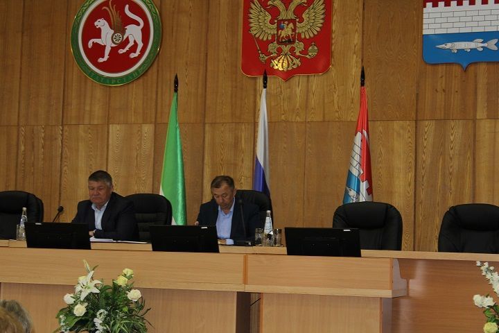 Вопросы финансово-хозяйственной деятельности обсуждены на совещании с главами СП Новошешминского района