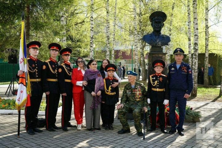 В столице РТ открыли бюст Герою Советского Союза Борису Кузнецову