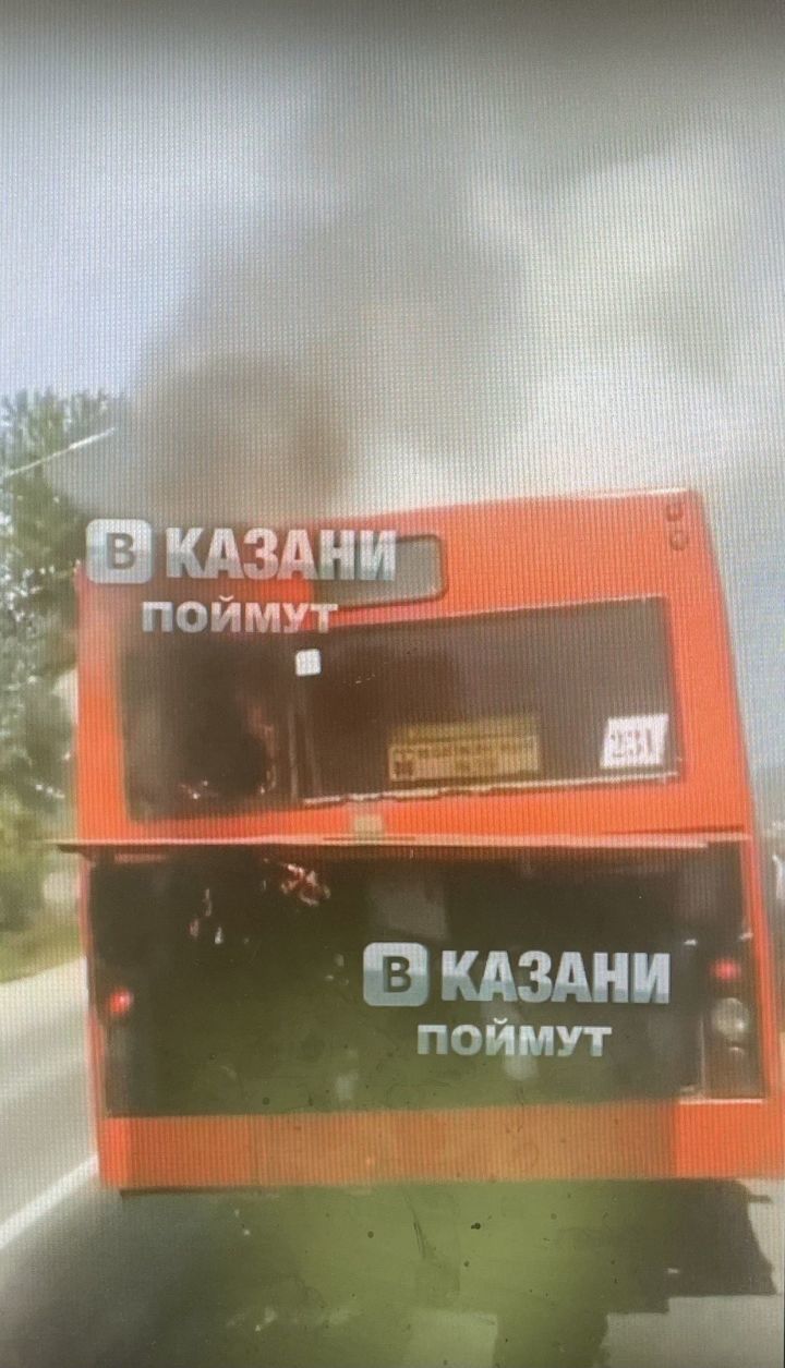 В Казани на ходу загорелся рейсовый автобус с дачниками