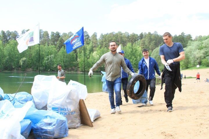 В Татарстане на озере Глубоком провели субботник