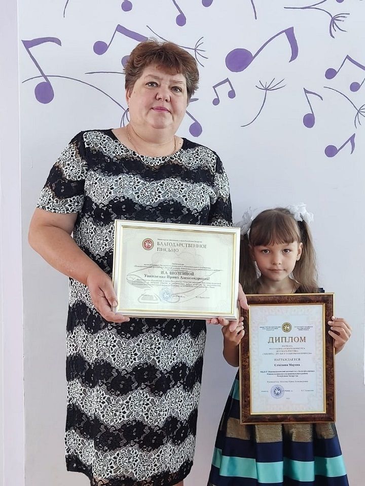 Воспитаннице детского садика «Золотой ключик» вручили почетную награду за победу в конкурсе