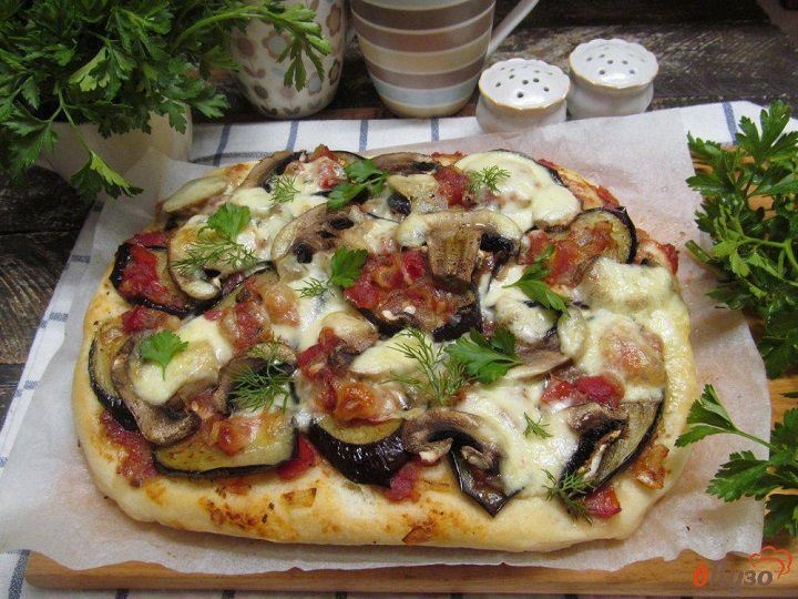 Кабачковая пицца с помидорами и грибами