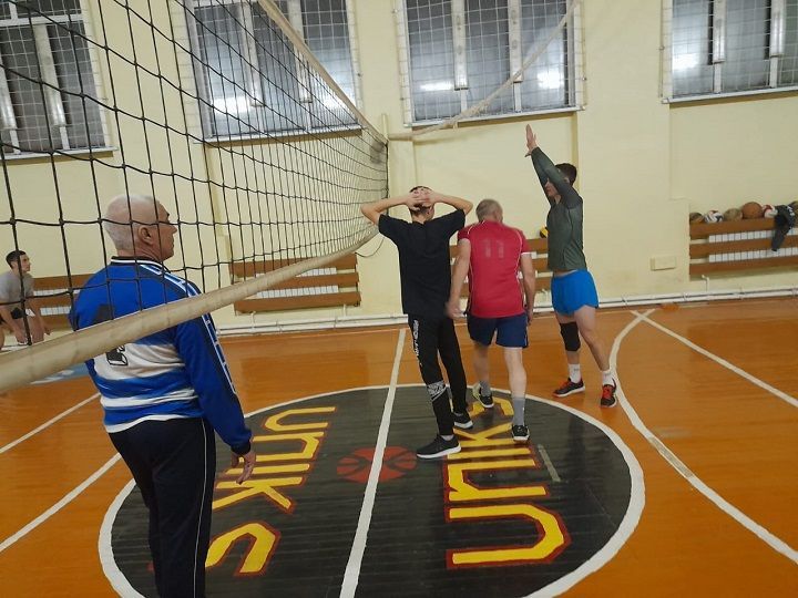 В Ленино состоялся первый  молодёжный районный турнир по волейболу