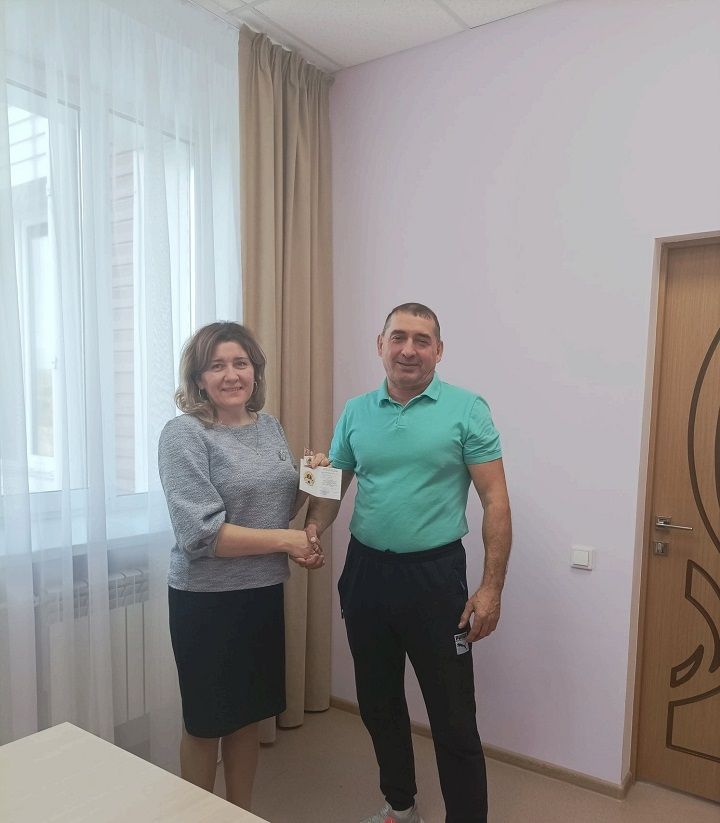Учитель физкультуры Утяшкинской школы удостоен знака отличия «Готов к труду и обороне»