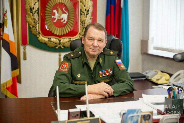 Военный комиссар Татарстана поздравил ракетчиков и артиллеристов