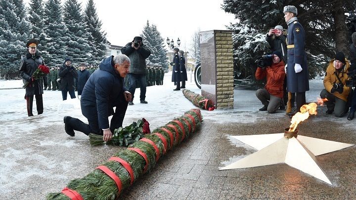 В Казанском танковом училище состоялось открытие бюстов  Героев России с участием Раиса РТ