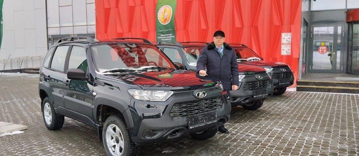 Новошешминскому райсельхозуправлению вручили новый автомобиль