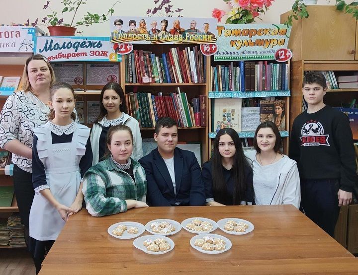 Расписные пряники для праздничного стола