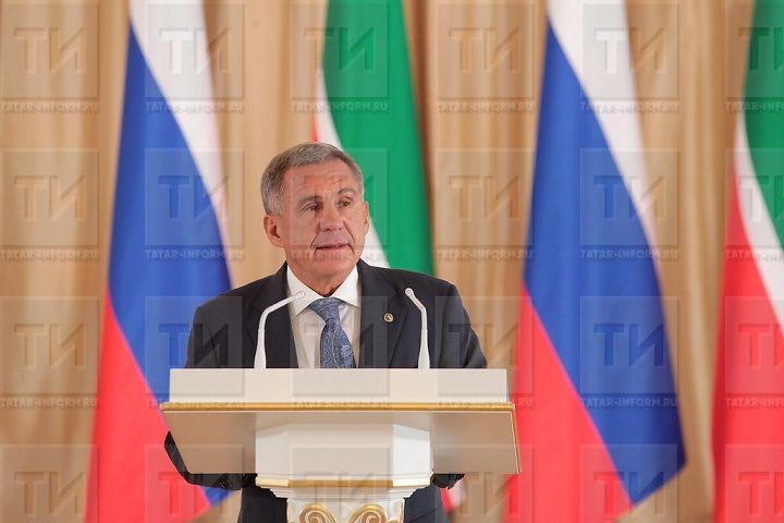 «Мы гордимся вами и ценим»: Минниханов поздравил женщин Татарстана с 8 марта