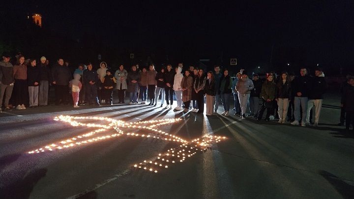8 мая у мемориала «Вечный огонь» в Новошешминске прошла Всероссийская акция «Свеча Памяти»