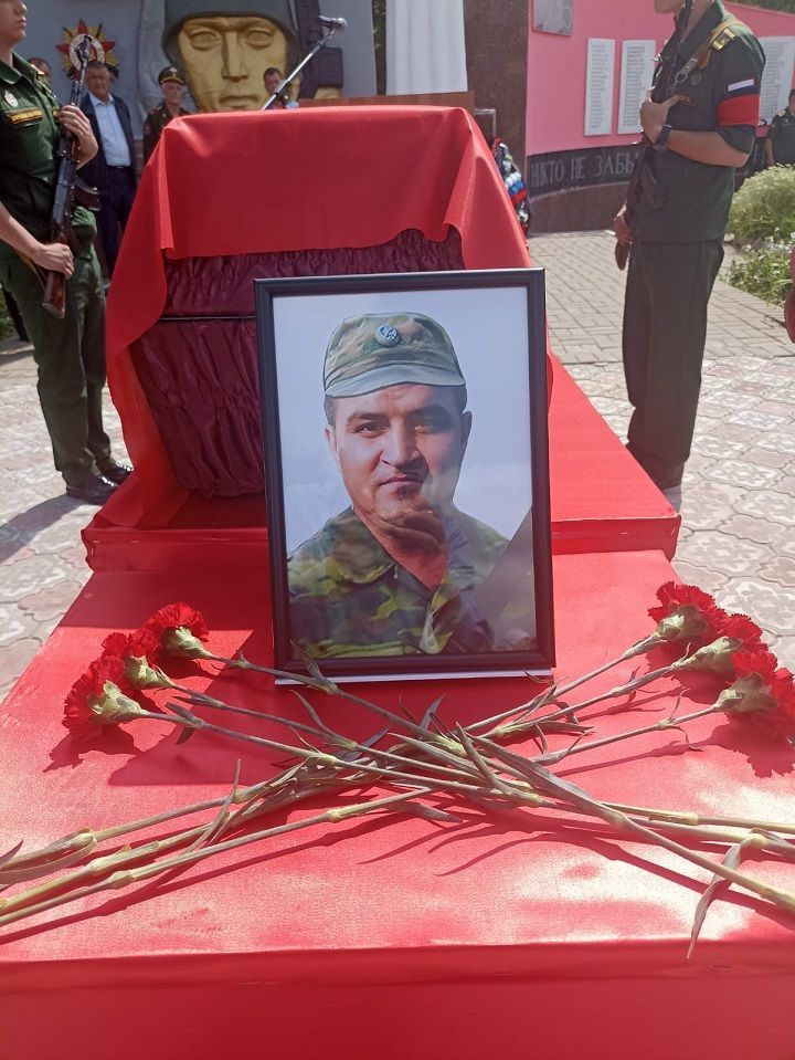 Яңа Чишмә районында СВО зонасында һәлак булган хәрби белән хушлаштылар