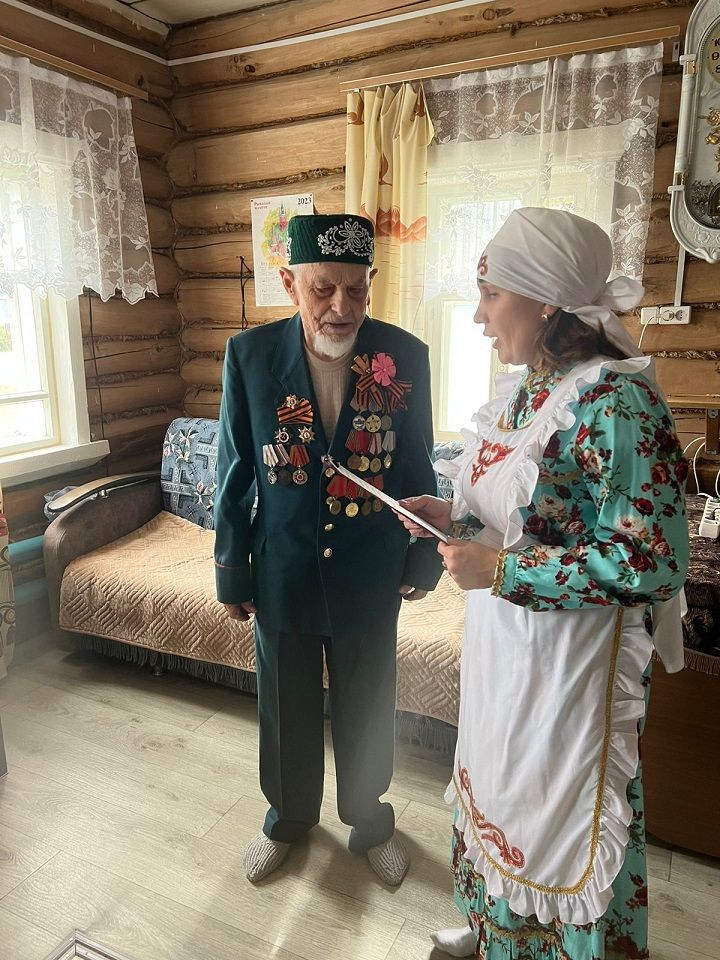Нашей легенде — 99!