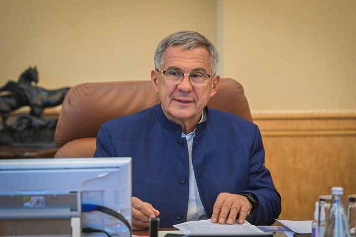 Минниханов поздравил жителей Татарстана с Днем Конституции России