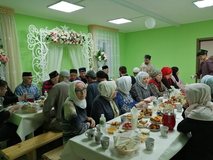 В Новошешминской мечети проходят ифтары