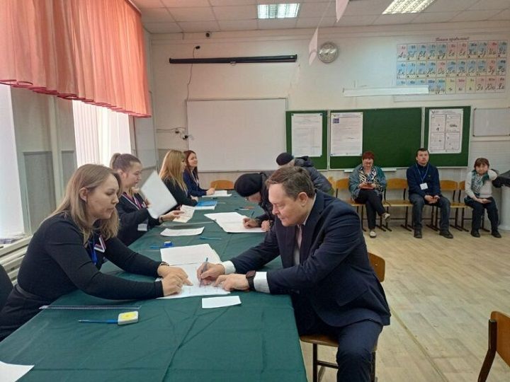 Главный федеральный инспектор по Татарстану проголосовал на выборах Президента