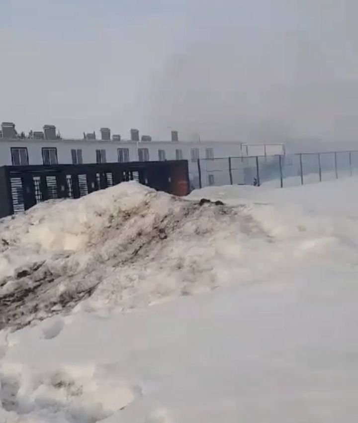 Пресс-служба Раиса РТ: Сегодня утром на предприятия республики в Елабуге и Нижнекамске была совершена атака беспилотных летательных аппаратов